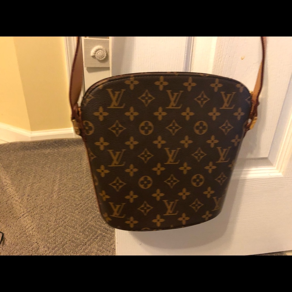 Louise Vuitton bucket bag.